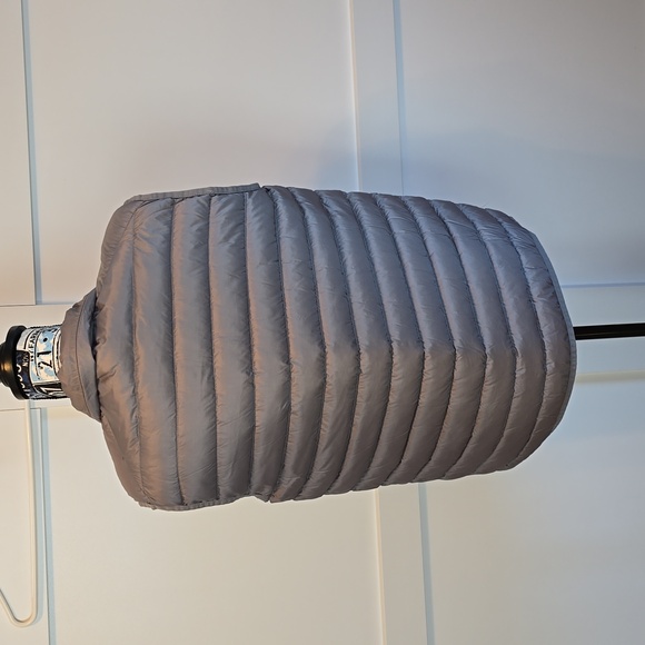 Attention Men's Medium Down puffer vest. - Picture 2 of 9